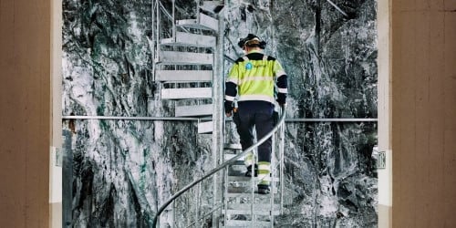 Statkraft ansatt går opp trapp