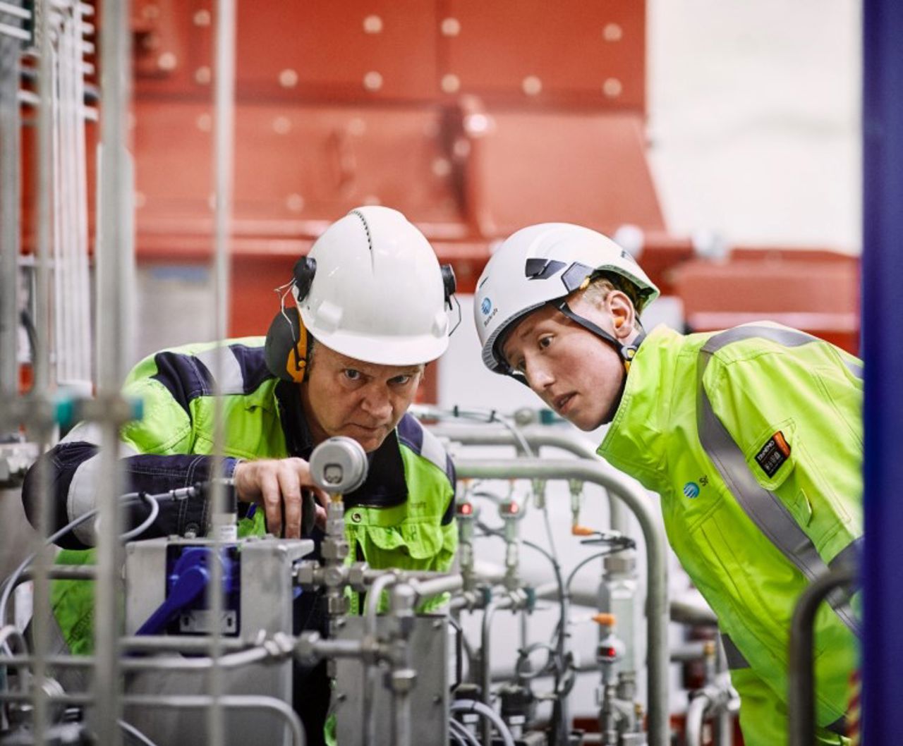 Två Statkraft-anställda arbetar på Ringedalens kraftverk